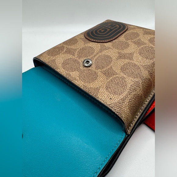 Coach Hybrid Pouch With Signature Canvas Blocking And Coach Patch - Picture 6 of 6